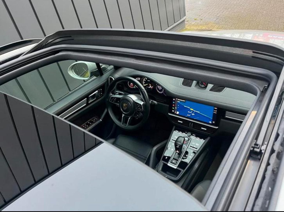 Porsche Cayenne 3.0 V6 462pk E-hybrid Pano|Chrono|Bos|Krijt, Automaat, Cayenne, 2270 kg, Zwart