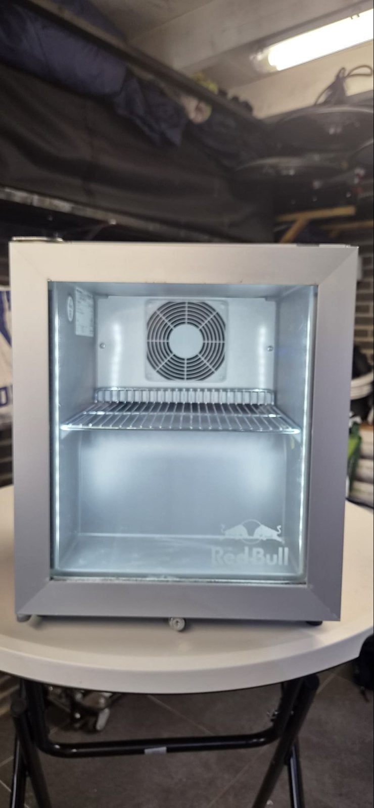 Red Bull mini koelkast - Instelbaar licht en temperatuur, Ophalen, Minder dan 75 liter, Energieklasse A of zuiniger, Zonder vriesvak