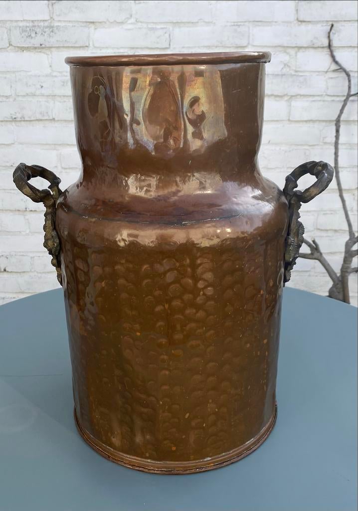 Koperen melkbus met brocante handvaten, Ophalen