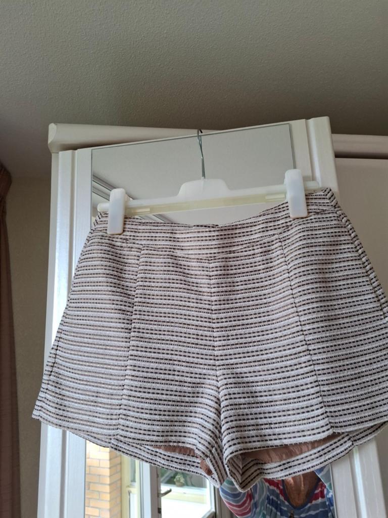 Korte broek h&m maat 38/40 beige goud 2 euro, Maat 38/40 (M), H&M, Kort, Beige