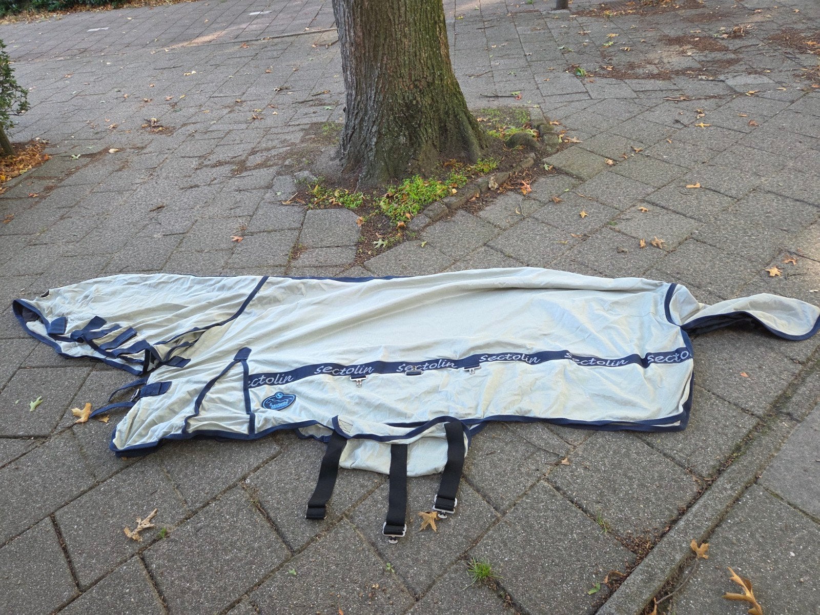 vliegendeken met vaste hals Merk Sectolin met buikflap mt 19, Gebruikt, Cob (M), Ophalen of Verzenden, Nylon