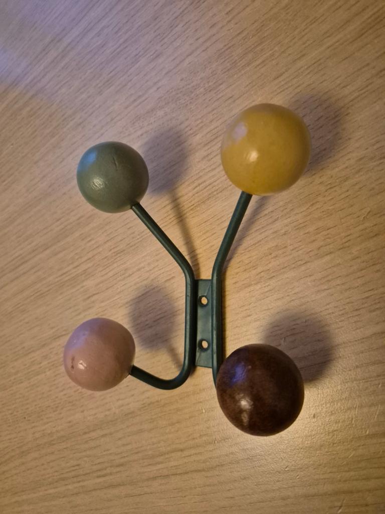 Wandkapstok met gekleurde bollen, Huis en Inrichting, Woonaccessoires | Kapstokken, Ophalen of Verzenden, Zo goed als nieuw, Wandkapstok