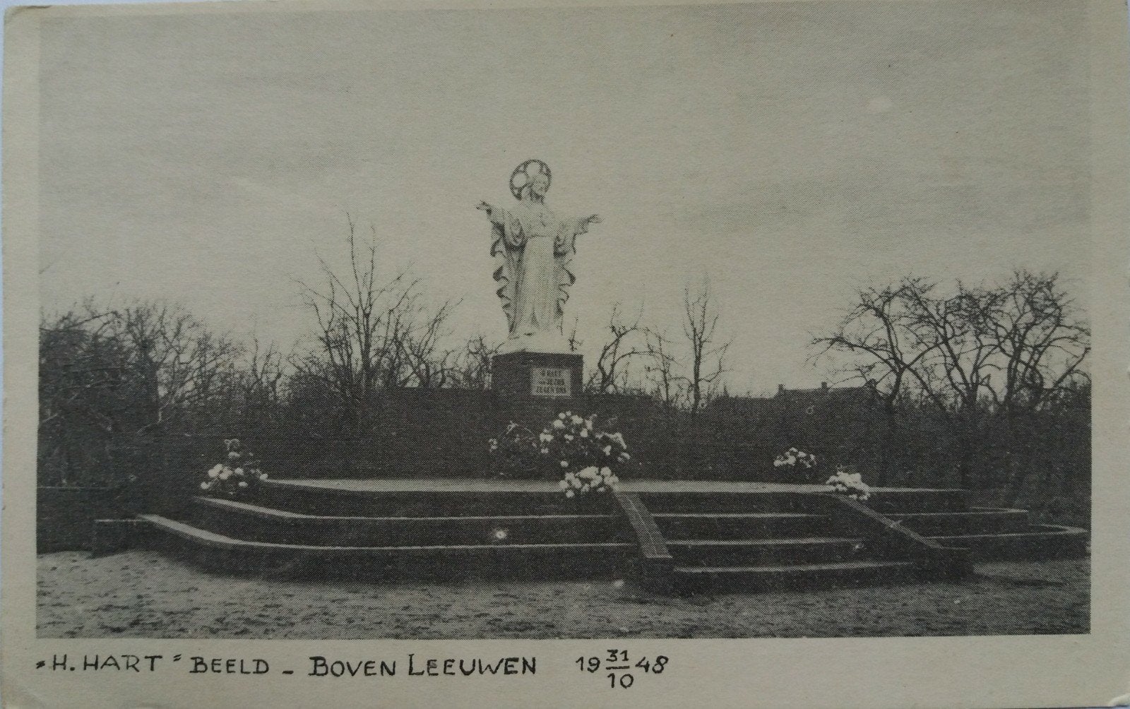 Oude briefkaart :Het H.Hart beeld in Boven-Leeuwen  31-10-48, Ophalen of Verzenden, 1940 tot 1960, Ongelopen, Gelderland