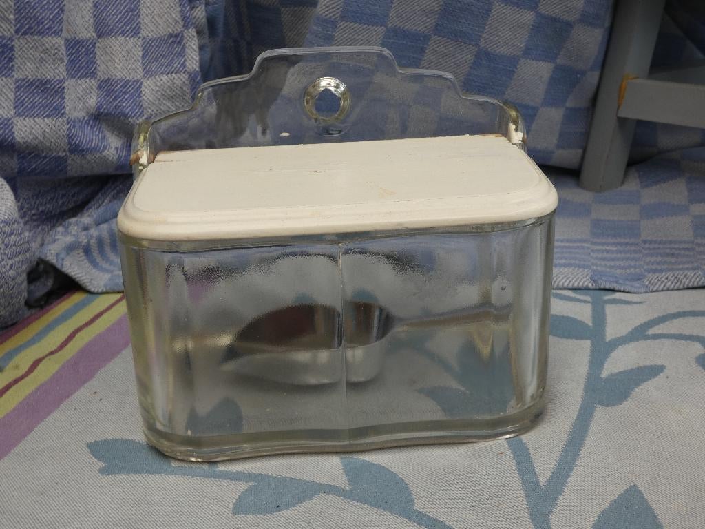 oude zoutpot/ glazen zoutbak/ keukenpot met schepje, Ophalen of Verzenden
