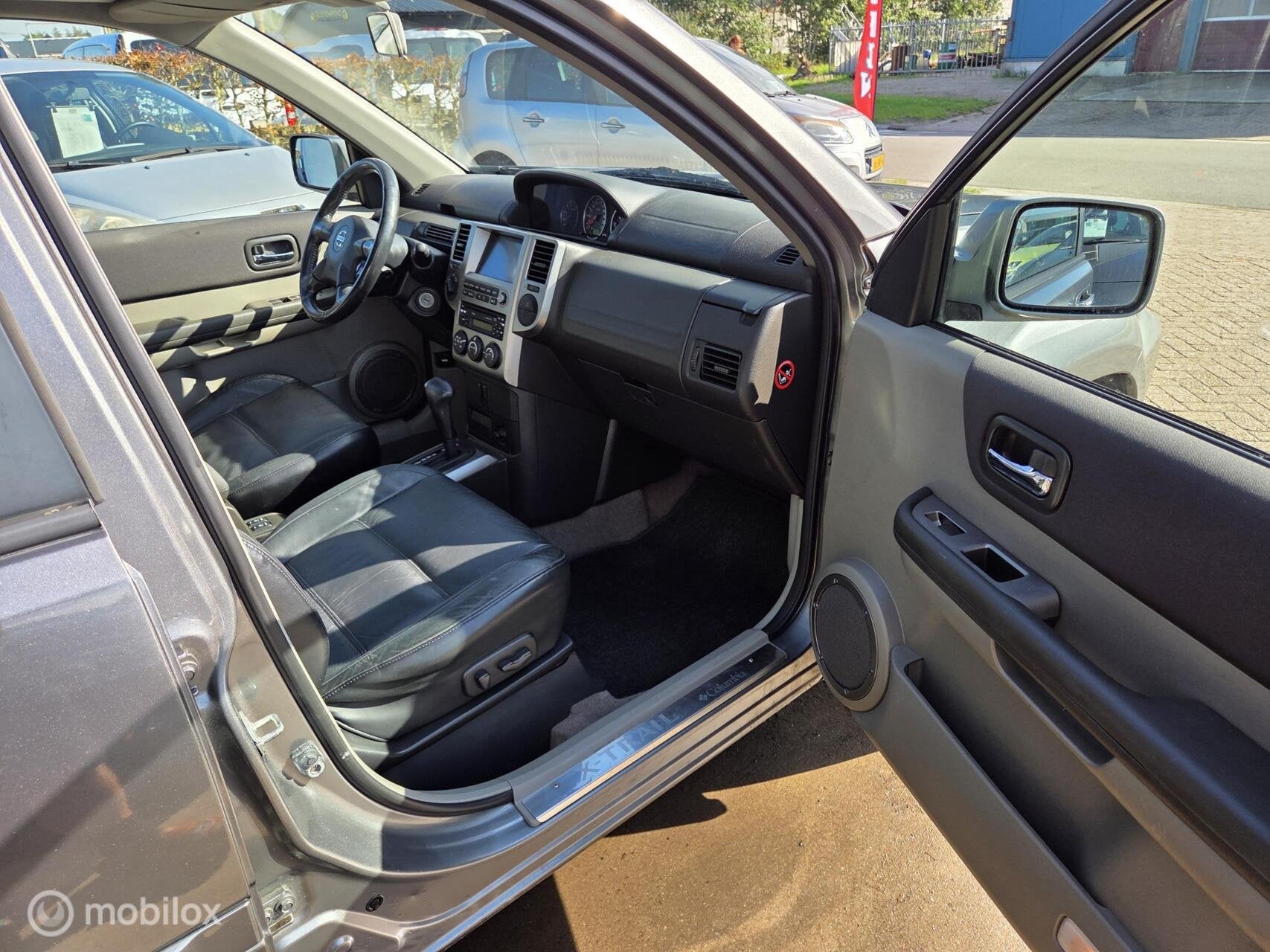 NISSAN X-TRAIL 2.5 165 ch BVA COLOMBIANA PREMIUM 4x4 - ATTELAGE - CUIR - GPS - PANO - 159990 KM