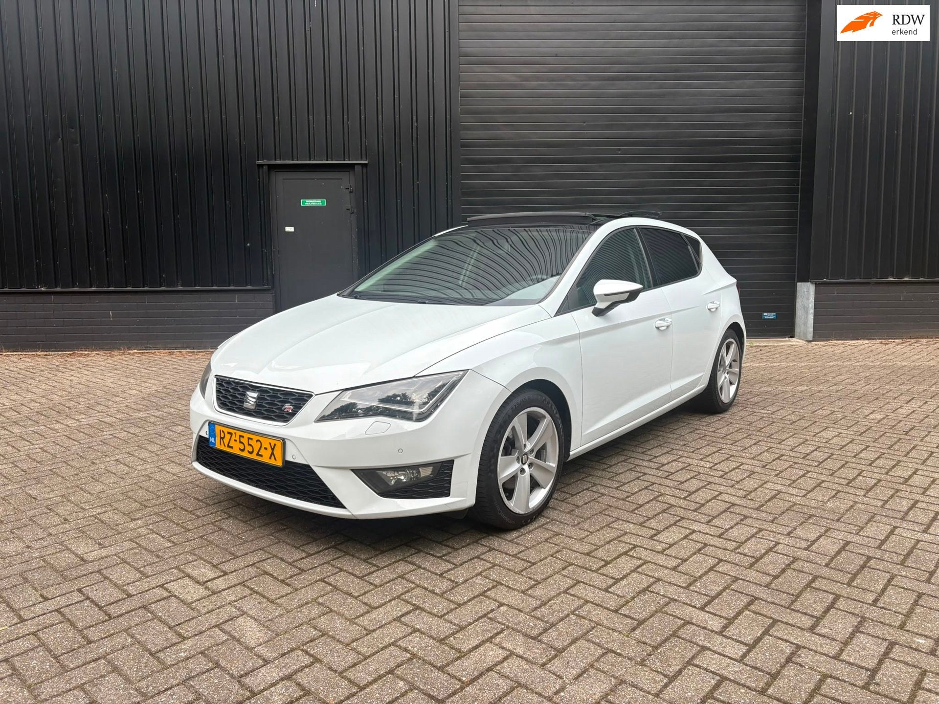 Seat Leon 2.0 TDI FR PANO|APK|150PK, Auto's, Seat, Euro 5, Gebruikt, 4 cilinders, 150 pk