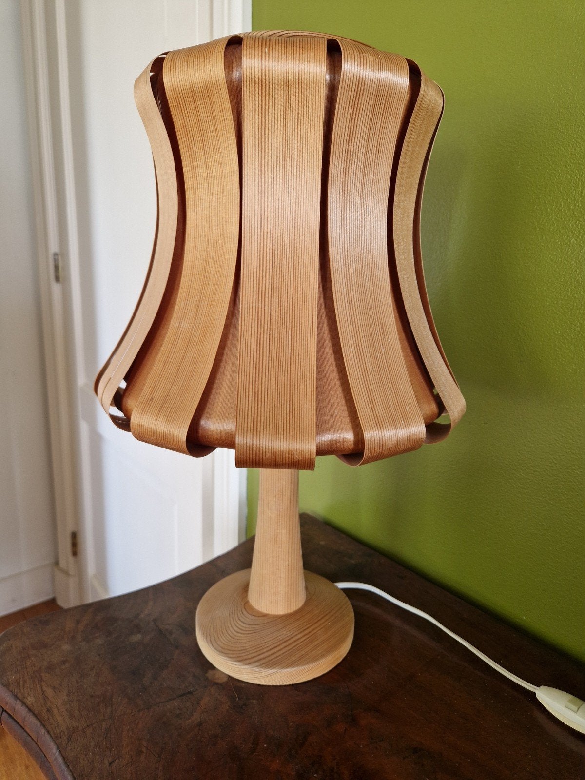 Houten tafellamp met uniek gevormde kap jaren 60 retro vinta, Overige merken, Met schakelaar, Modern, E27 (groot)