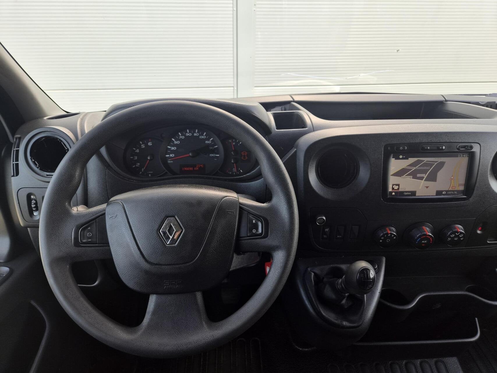 Renault Master 2.3 dCi L1H1 Airco 130pk Navi Trek 2x Schuifd, Auto's, Gebruikt, Euro 6, 4 cilinders, Renault
