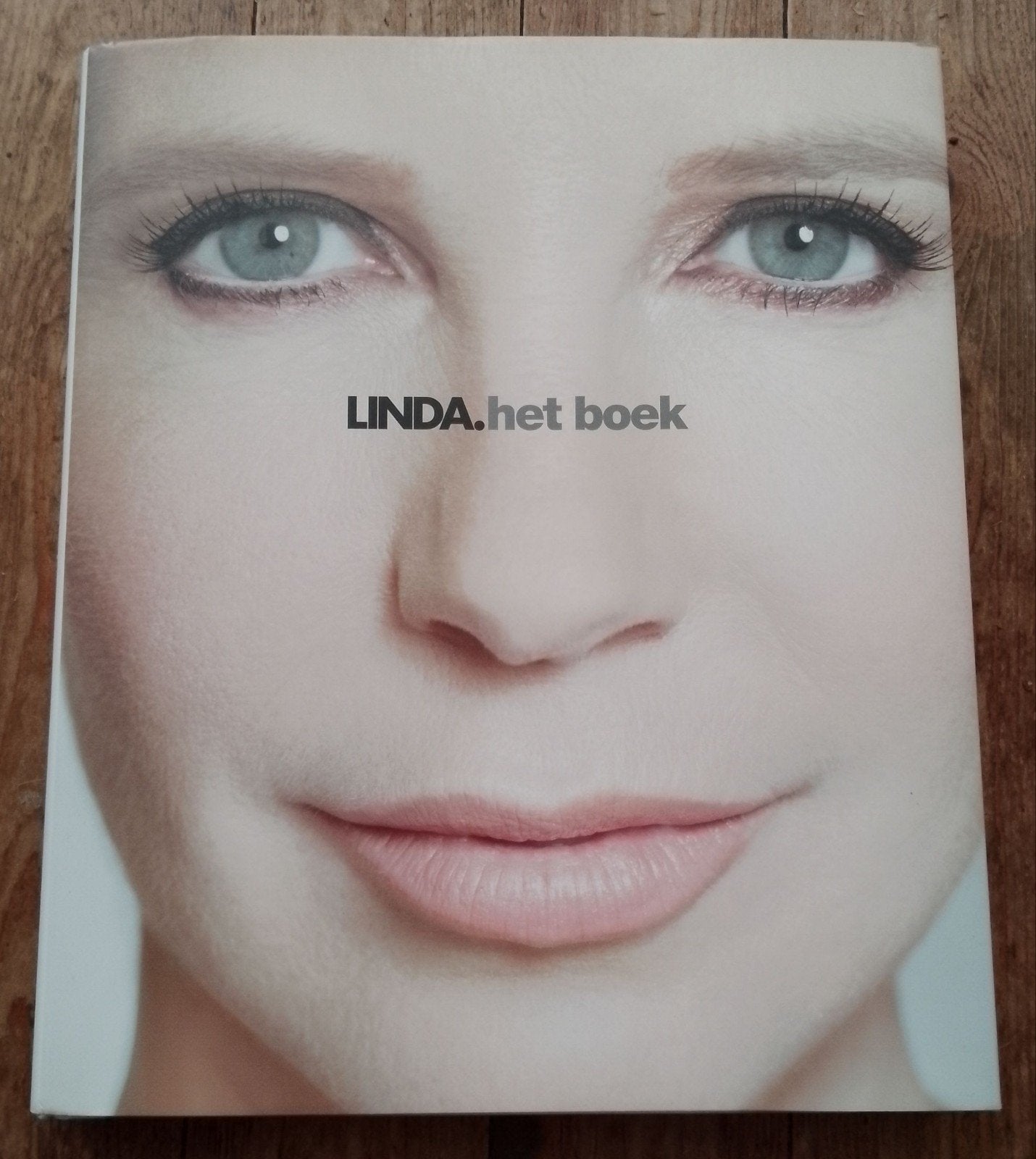 LINDA. het boek - Fotoboek van Linda de Mol, Boeken, Ophalen of Verzenden, Zo goed als nieuw, Fotografie algemeen, Linda de Mol
