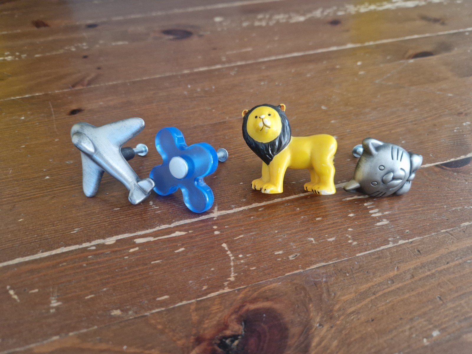 Leuke Kinderkamer Knoppen: Vliegtuig, Leeuw, Kat, Bloem, Kinderen en Baby's, Speelgoed | Overig, Gebruikt, Jongen of Meisje, Ophalen of Verzenden