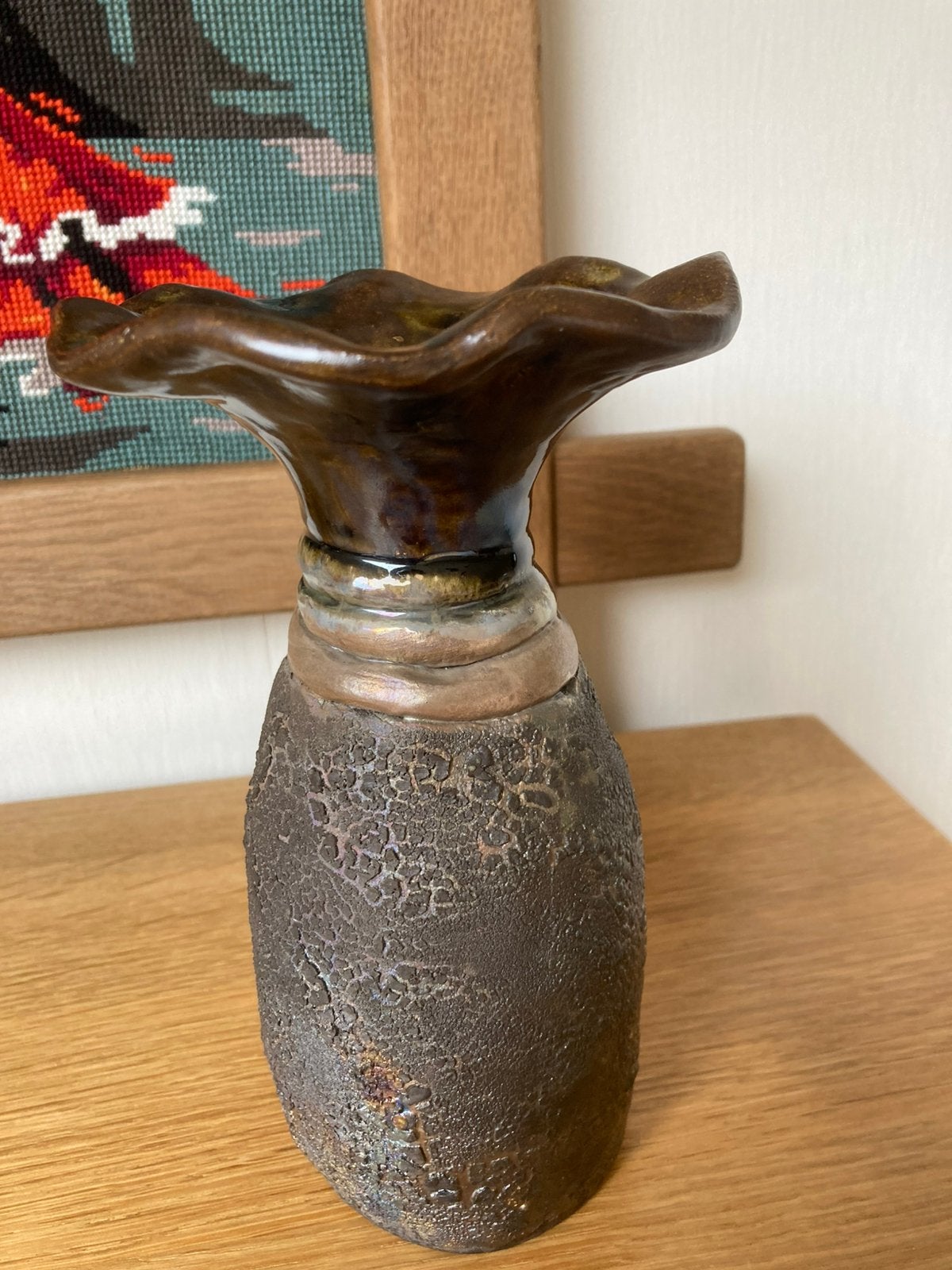 Vintage Bruin Vaasje met Unieke Olievlek Structuur - 18 cm, Overige kleuren, Handgemaakt, Ophalen of Verzenden, Glas