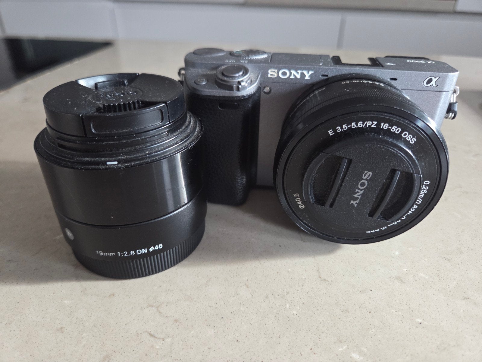 Sony Alpha A6000 Systeemcamera met 2 lenzen, Audio, Tv en Foto, Ophalen, Beeldstabilisatie, Zo goed als nieuw, 4 t/m 7 keer