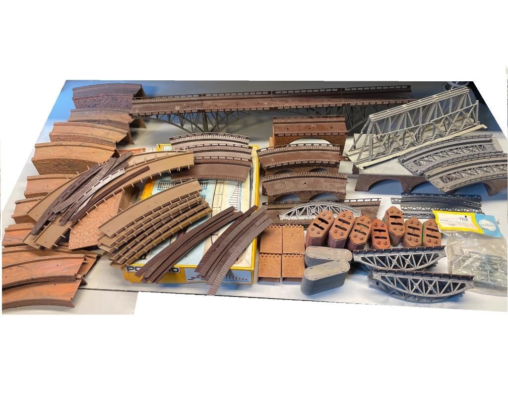 H0 bruggen hellingen viaducten etc, Hobby en Vrije tijd, Modeltreinen | H0, Overige merken, Gebruikt, Gelijkstroom of Wisselstroom