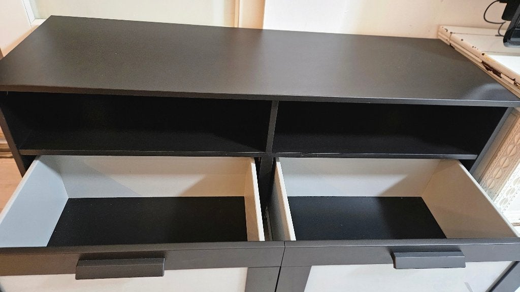 Ikea TV-meubel - Zo goed als nieuw, Huis en Inrichting, Ophalen, 100 tot 150 cm, Overige houtsoorten, Zo goed als nieuw
