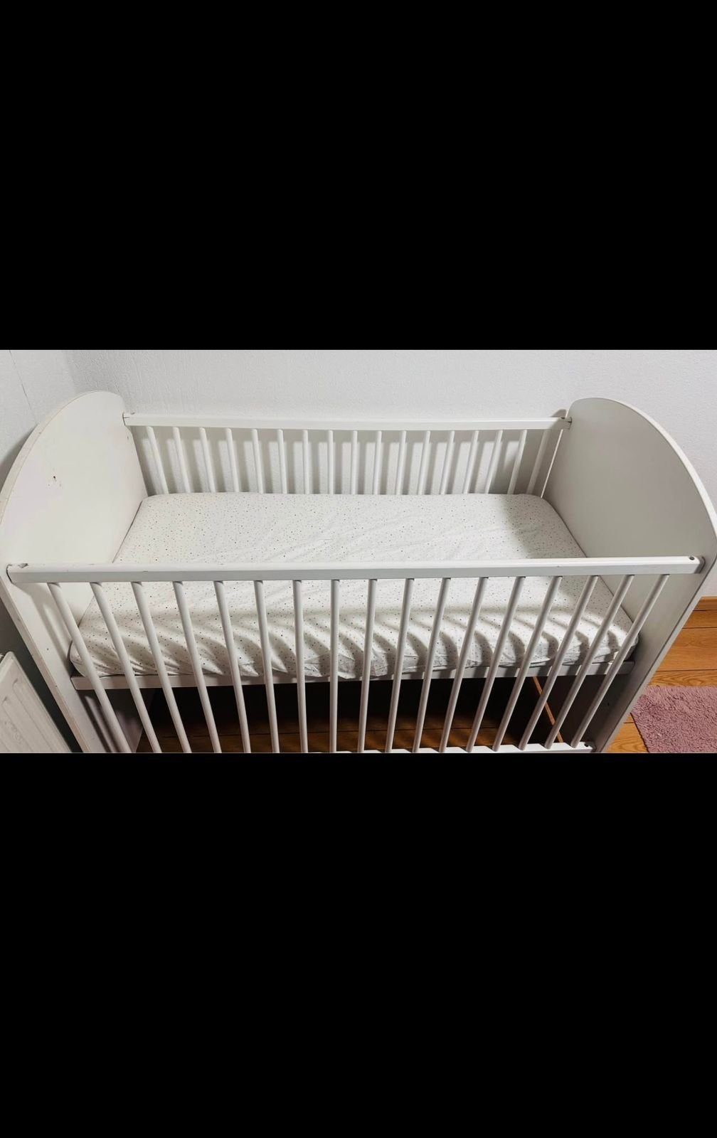 Baby crib with mattress, Kinderen en Baby's, Babywiegjes en Ledikanten, Ophalen, Zo goed als nieuw, Ledikant