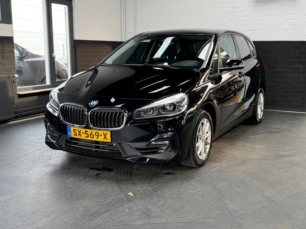 BMW 2-serie Active Tourer 218i Executive Launch Edition | Au, Auto's, BMW, Stof, Gebruikt, Zwart, Origineel Nederlands