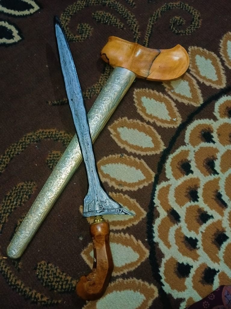 Antieke Keris Bugis 7 Luk Kemba Lar Gangsir Toli-Toli LGA16, Indonesië, Wapen, Gesneden, Overige materialen