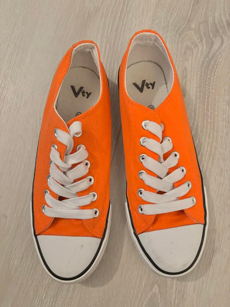 Oranje sneakers - maat 38, Kleding | Dames, Schoenen, Ophalen of Verzenden, Zo goed als nieuw, Oranje, Sneakers of Gympen