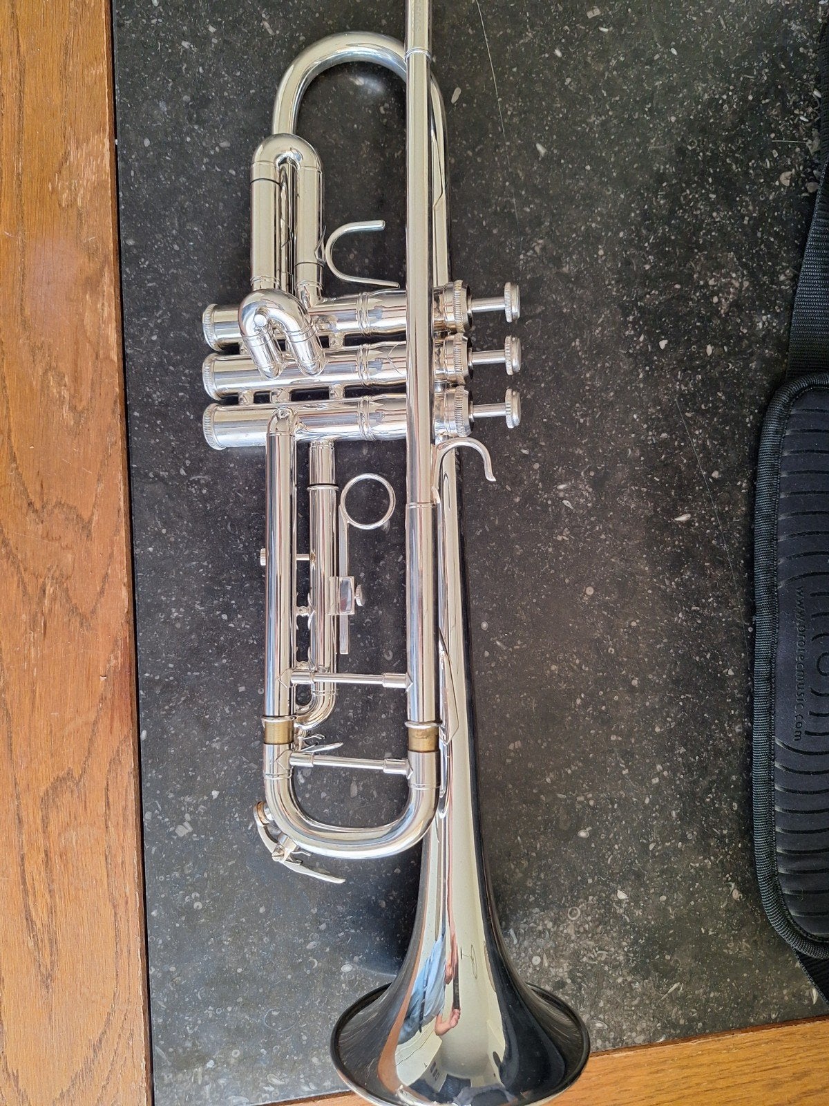 trompet bach tr500s met gigbag, Ophalen, Zo goed als nieuw, Bes-trompet, Met koffer