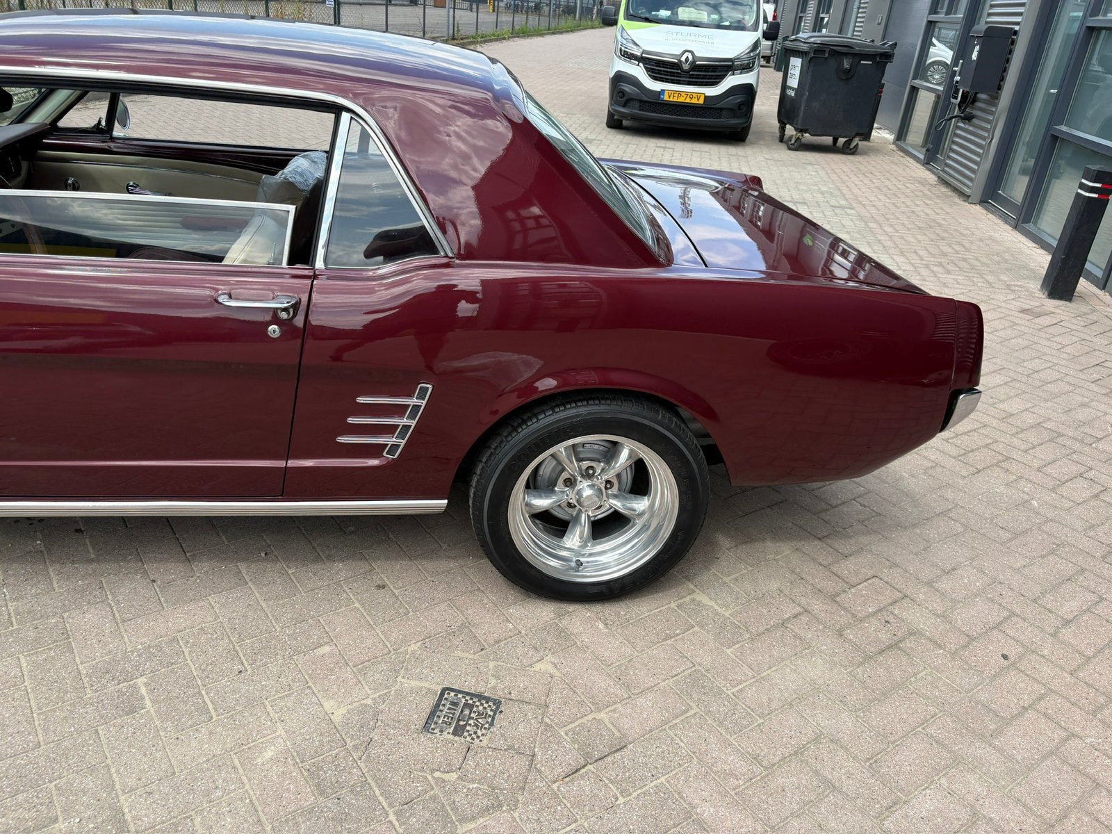 Ford Mustang 1966 v8 289 Coupe Burgundy, foto 2