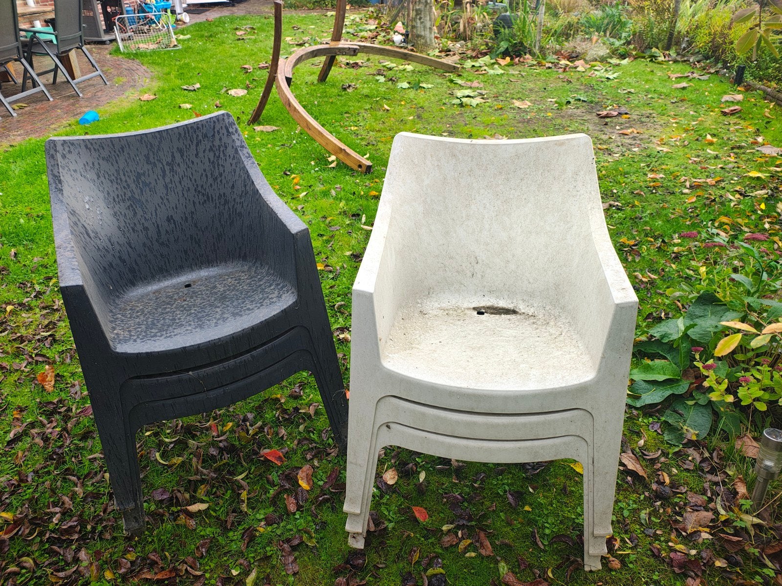gratis 3x wit 3x antraciet kunstof tuinstoelen, Tuin en Terras, Ophalen, Gebruikt, Kunststof