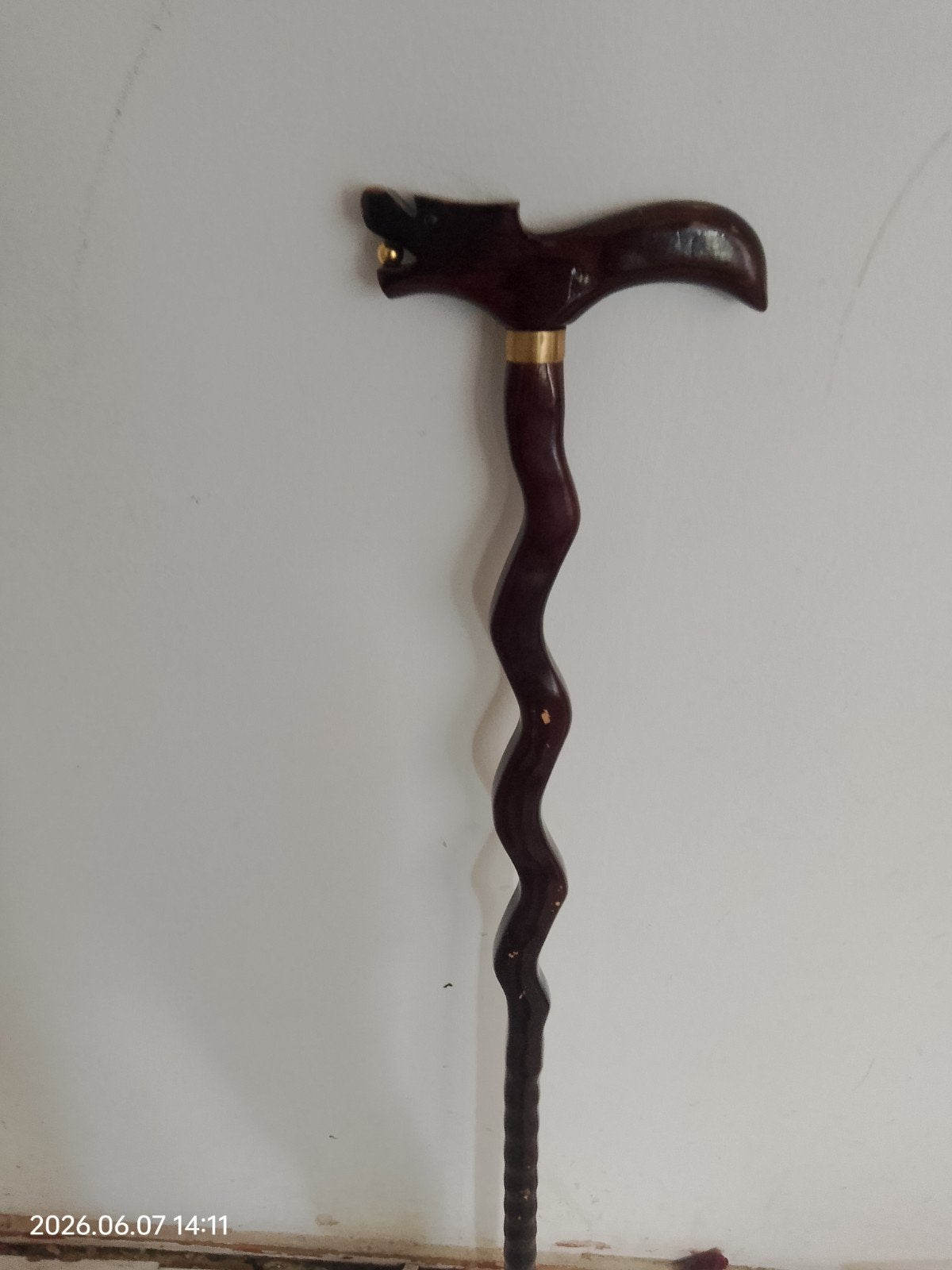 Mooie houten wandelstok bewerkt, Ophalen