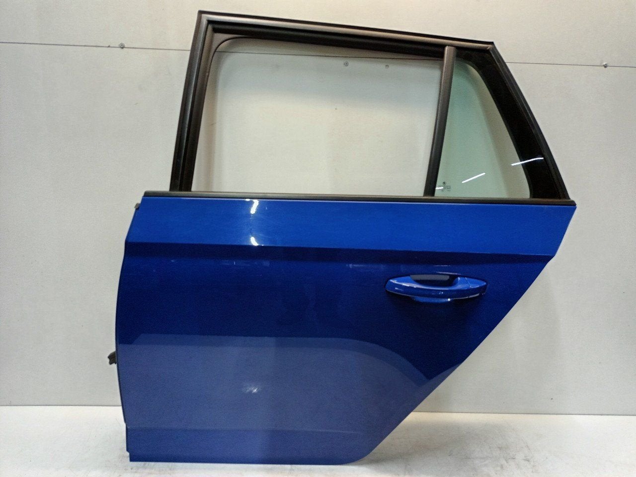 Portier links achter Skoda Fabia, Onderdelen@venauto.nl, Van der Ven Autorecycling B.V., Gebruikt, Ettenseweg 76, 4706 PB Roosendaal, The Netherlands