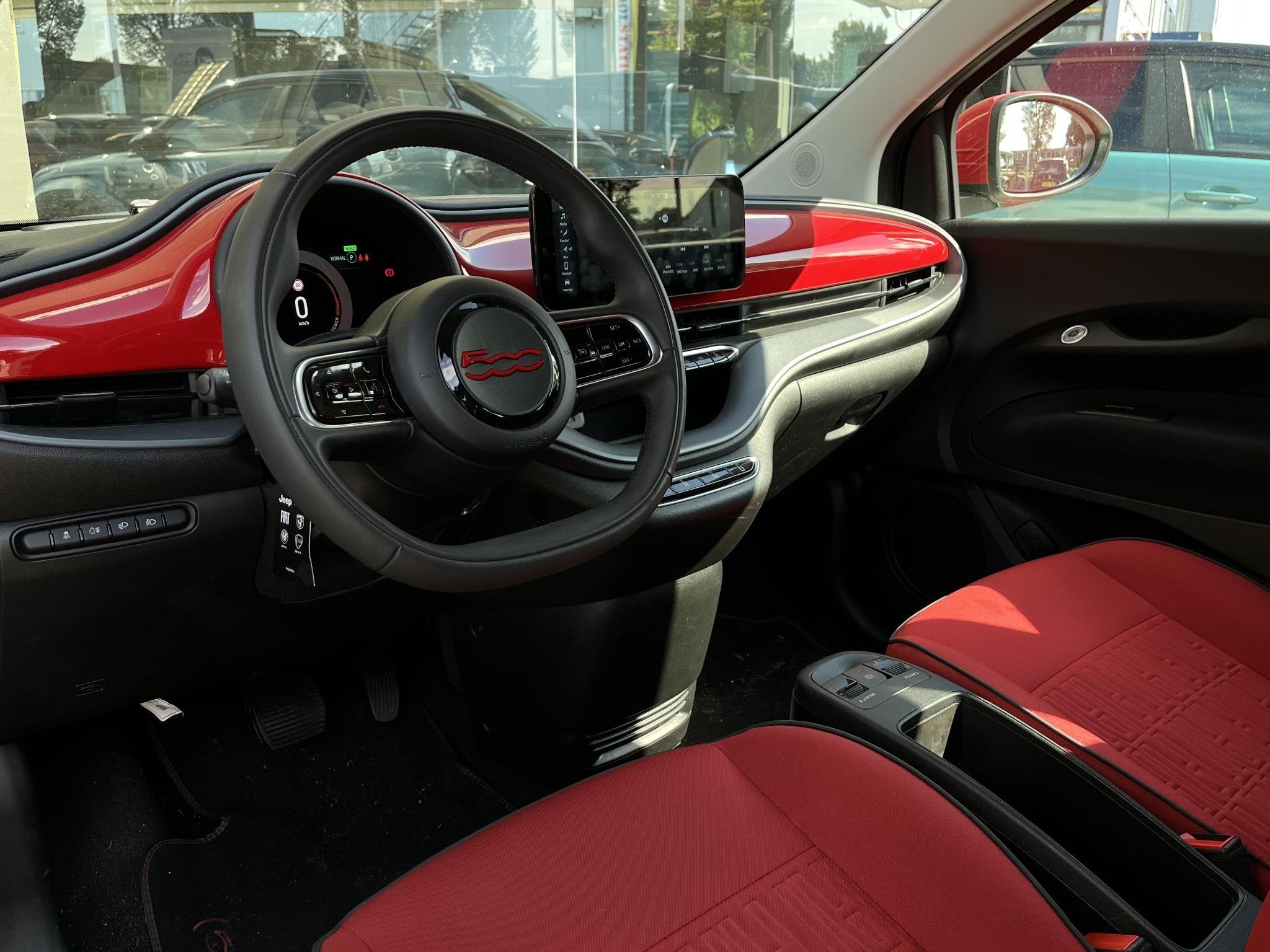 Fiat 500C RED Edition | Apple/Android | Verkeersbord detecti, Auto's, 15 min, Stof, 4 stoelen, Wit