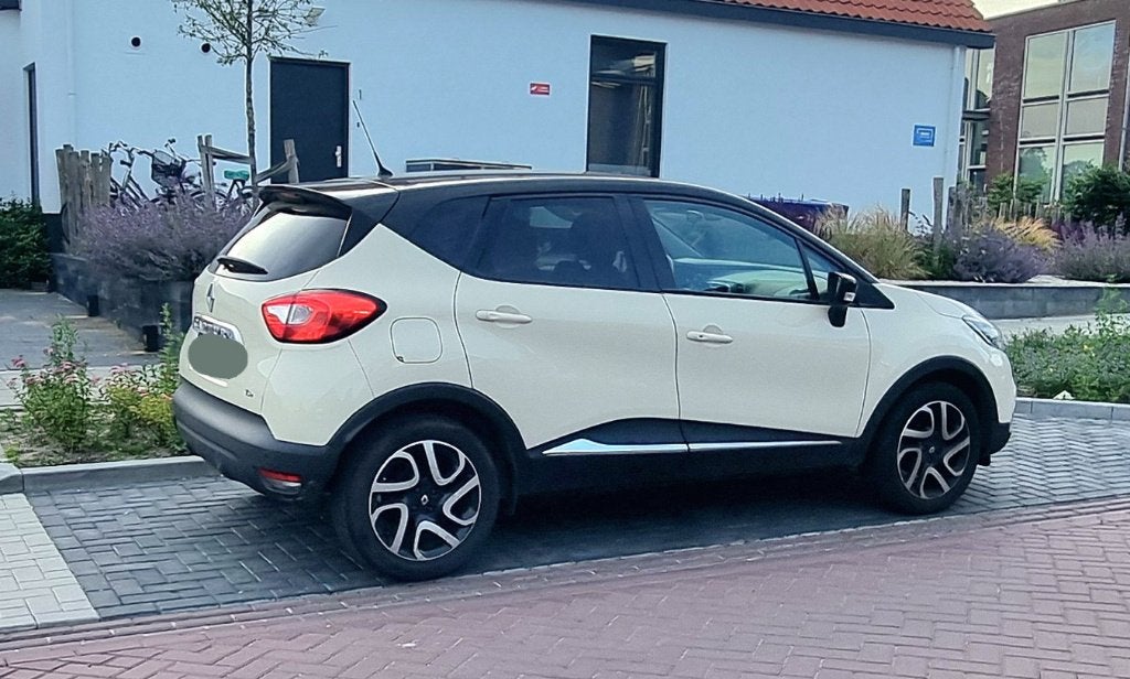 Renault Captur 0.9 TCE 90 2015 Creme-zwart *nav-camera-cc*, Voorwielaandrijving, 898 cc, Stof, 1200 kg