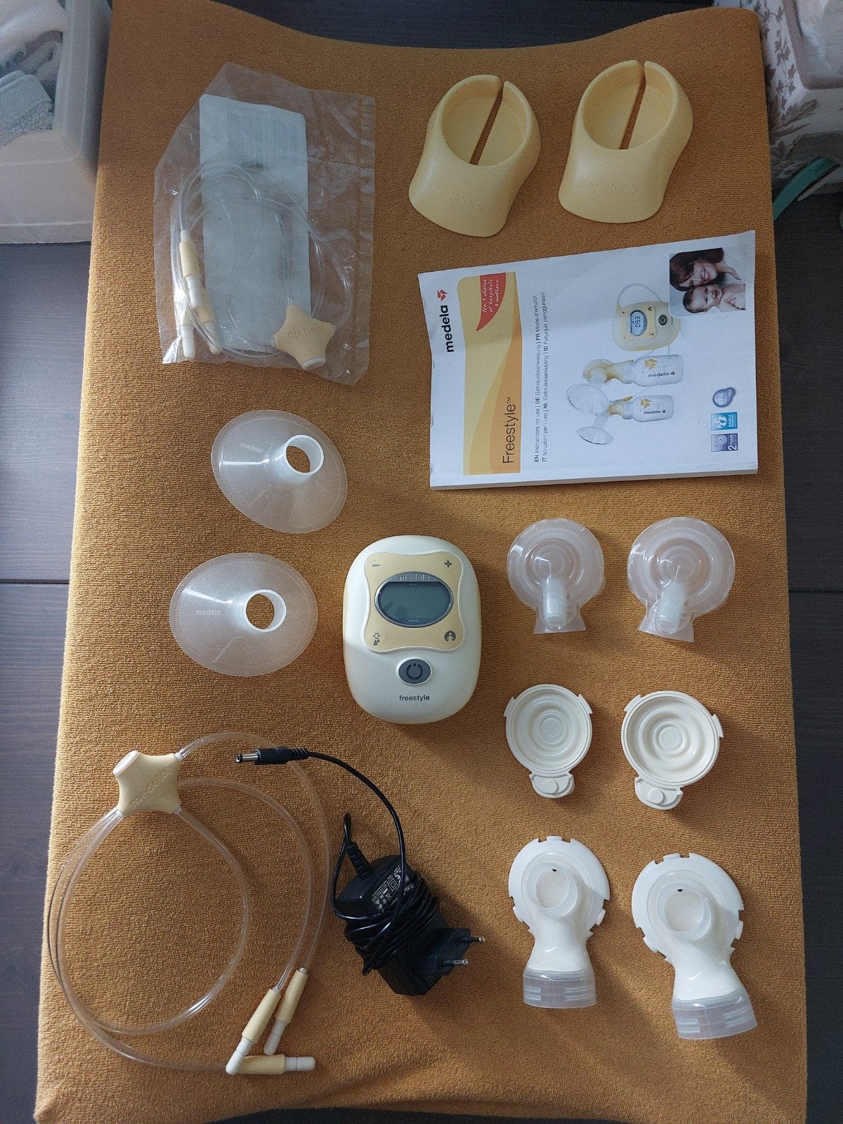 Medela handsfree kolf medela kolf hands free medela freestyl, Medela, Borstkolf, Ophalen of Verzenden, Zo goed als nieuw