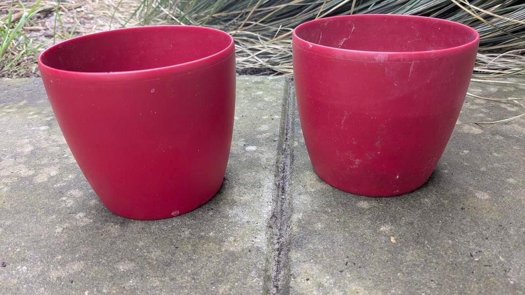 Twee rode bloempotten elho, Tuin en Terras, Bloempotten, Ophalen, Kunststof, Rond, Binnen