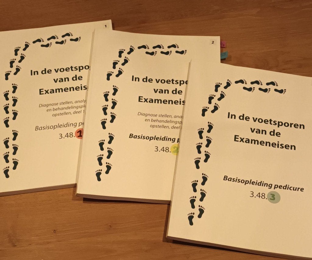 (Basis) pedicure studie boeken, Boeken, Ophalen of Verzenden, Beta, Zo goed als nieuw, MBO