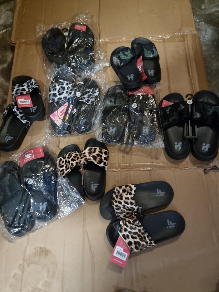 Partij slippers voor kinderen, Dieren en Toebehoren, Ophalen of Verzenden