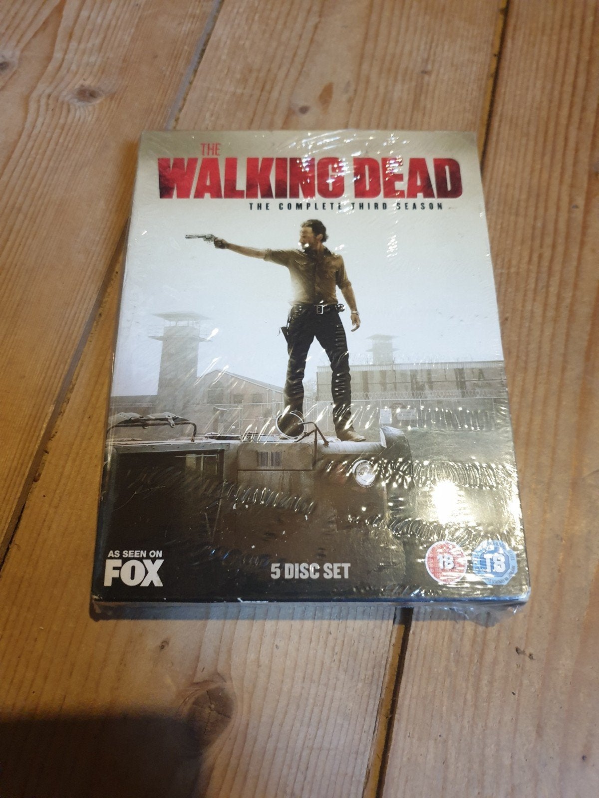The walking dead season 3 DVD box nieuw en sealed, Vanaf 16 jaar, Ophalen of Verzenden, Zo goed als nieuw, Horror