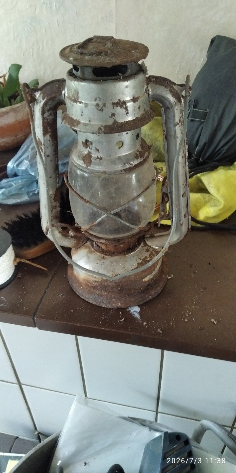 Oude roestige olielamp - Decoratief item, Ophalen of Verzenden