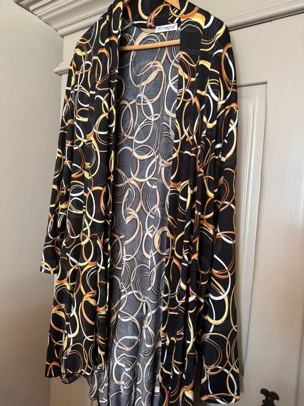 Vest, zwarte ondergrond met bruin en goud, mt 48/50, Kleding | Dames, Grote Maten, Verzenden, Zo goed als nieuw, Meerkleurig, Trui of Vest