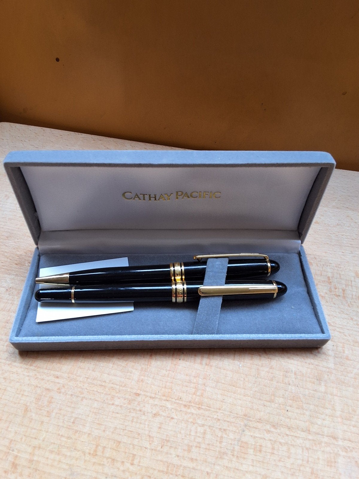 Cathay Pacific Airlines Pennenset: Vulpen & Balpen vintage, Verzamelen, Ophalen of Verzenden, Vulpen, Overige merken