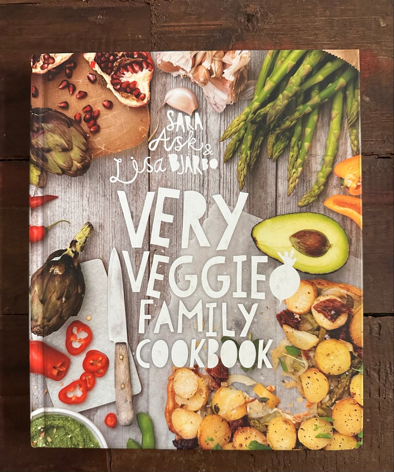 The Very Veggie Family Cookbook - Vegetarisch Kookboek, Voorgerechten en Soepen, Ophalen of Verzenden, Zo goed als nieuw, Gezond koken