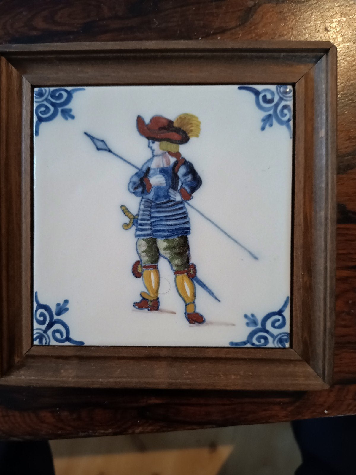 Delfts Blauw Tegeltje met Soldaat in Houten Lijst, Ophalen