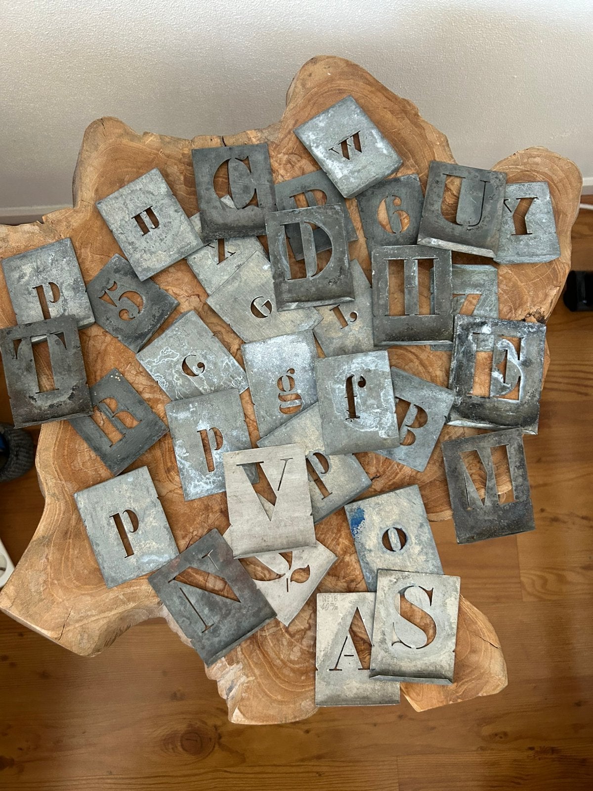 32 franse zinken letter sjablonen, Antiek en Kunst, Curiosa en Brocante, Ophalen of Verzenden