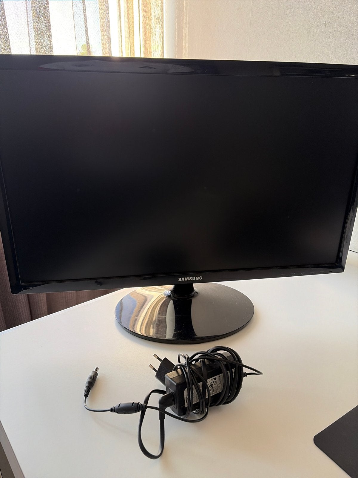 Samsung monitor S24D300H - Full HD - HDMI/VGA, Ophalen, Kantelbaar, Full HD, 60 Hz of minder