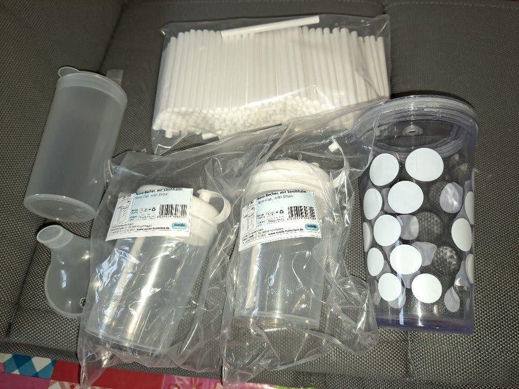 Novo cup bekers met rietjes en drinkbekerset, Ophalen of Verzenden, Zo goed als nieuw, Overige stijlen, Kop(pen) en/of Schotel(s)
