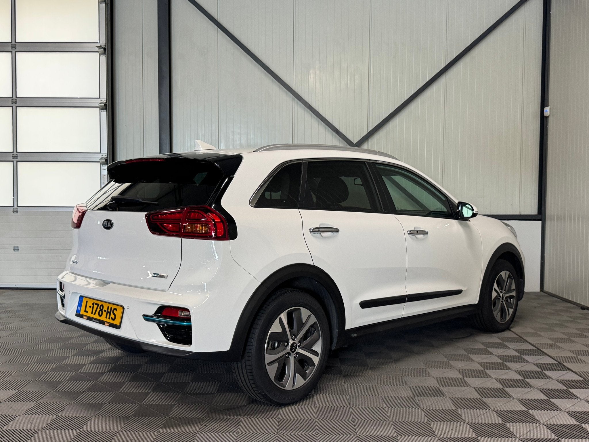 Kia e-Niro DynamicPlusLine 39kWh | SoH 99% | Navi | Camera |, Gebruikt, Origineel Nederlands, 1567 kg, 180 kWh