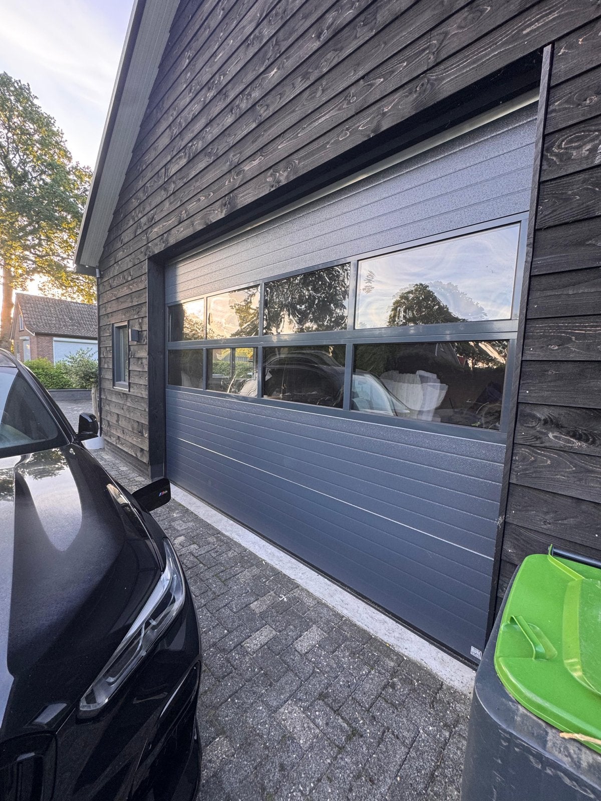 Moderne Garagedeur met Ramen - Bune Deuren, Ophalen, Garagedeur, Zo goed als nieuw, Metaal