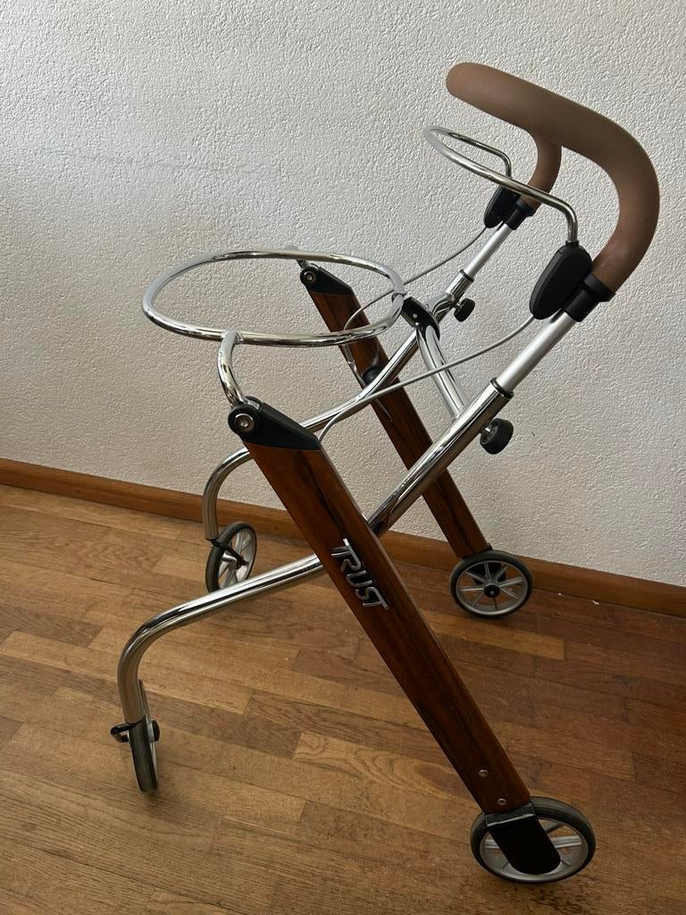 Trust let’s go binnenrollator beuken/zilver nette staat, Diversen, Rollators, Ophalen of Verzenden, Zo goed als nieuw