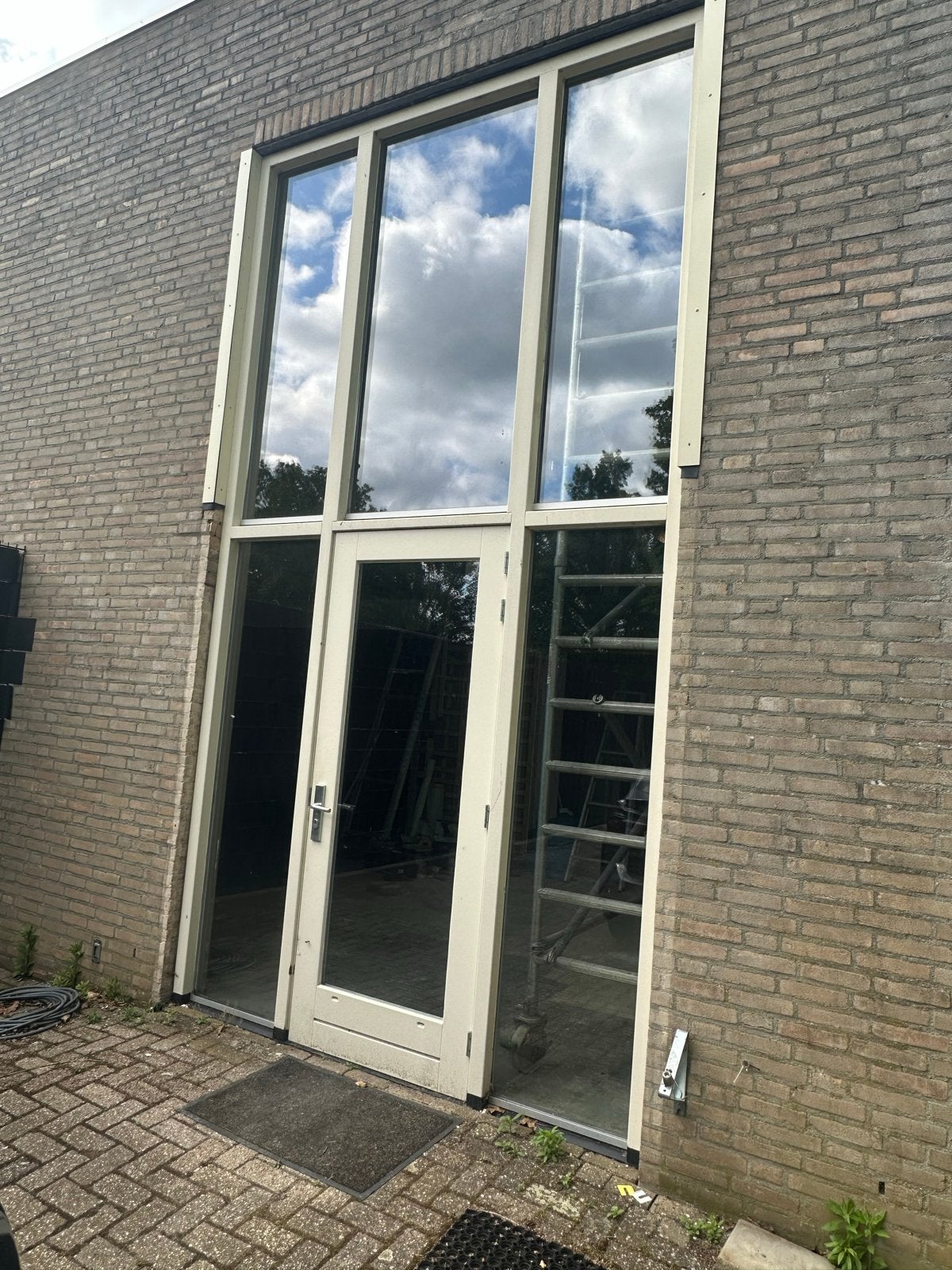Grote glazen pui met deur en zijlichten, Doe-het-zelf en Verbouw, Kozijnen en Schuifpuien, Ophalen, Gebruikt, Deurkozijn, 225 cm of meer