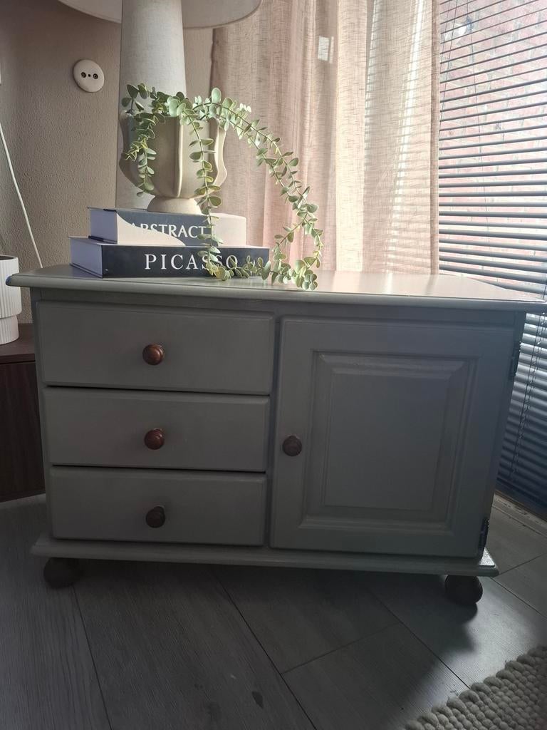 Schattig taupe beige ladenkastje met walnoot accenten, Huis en Inrichting, Kasten | Ladekasten, Ophalen, Gebruikt, 50 tot 100 cm