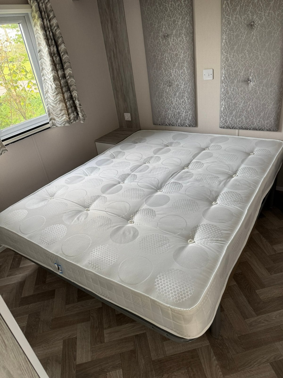 Matras  190x150, Ophalen, Nieuw, 190 cm of minder, Matras