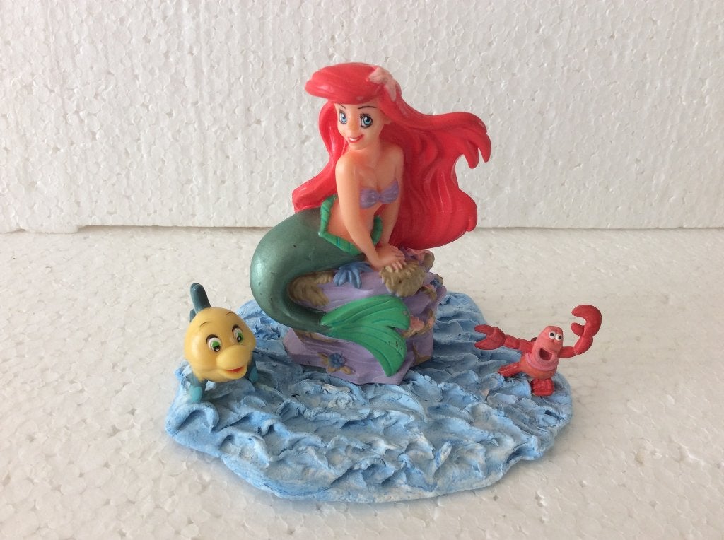 Disney ariel zeemeermin - beeldje - ariel botje sebastian, Verzamelen, Disney, Zo goed als nieuw, Beeldje of Figuurtje, Pocahontas of Kl. Zeemeermin