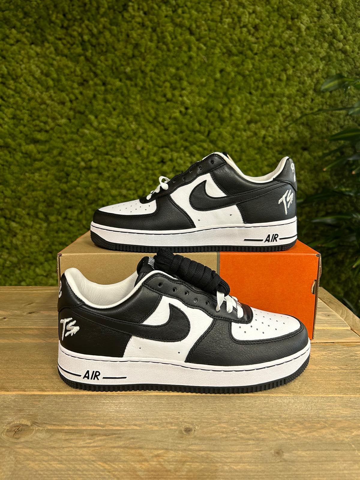 Air Force 1 // Terror Squad // EU42.5, Kleding | Heren, Wit, Nieuw, Ophalen of Verzenden, Sneakers of Gympen